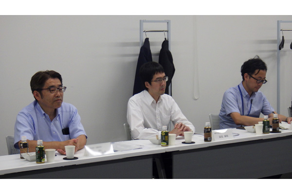 企業視察