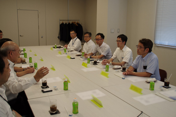企業視察