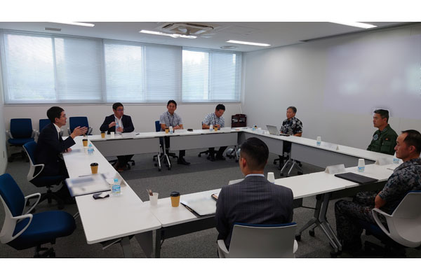 企業視察