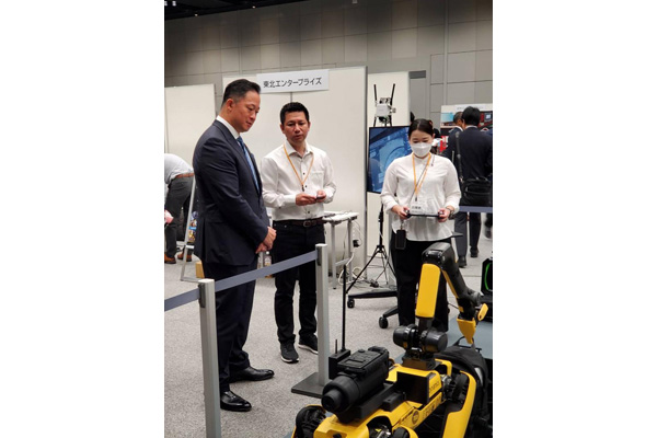 防衛産業参入促進展への出席