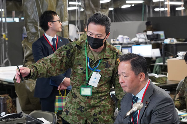 日米豪共同指揮所演習（ＹＳ－８５）の視察