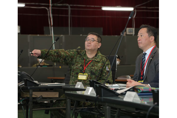 日米豪共同指揮所演習（ＹＳ－８５）の視察
