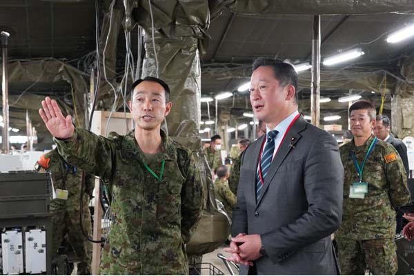 日米豪共同指揮所演習（ＹＳ－８５）の視察