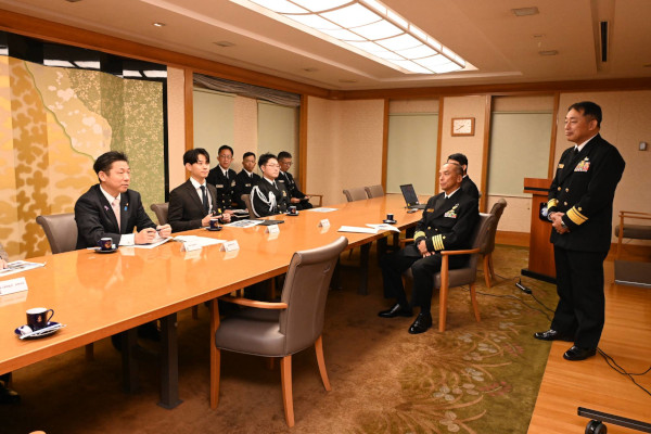 かしま視察及び遠洋練習航海部隊帰国行事出席（部隊視察等）