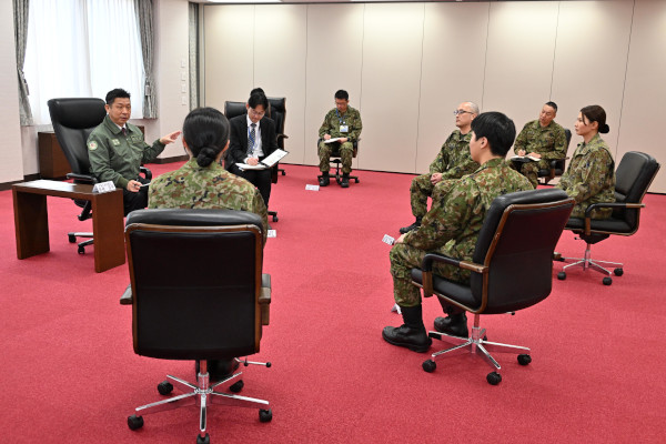 陸上自衛隊朝霞駐屯地視察