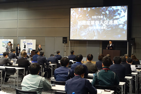 防衛産業参入促進展への出席
