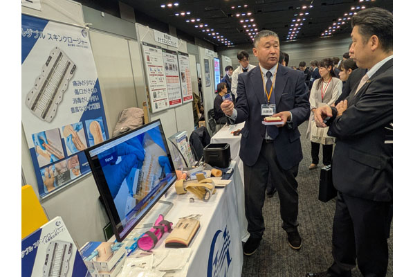 防衛産業参入促進展への出席