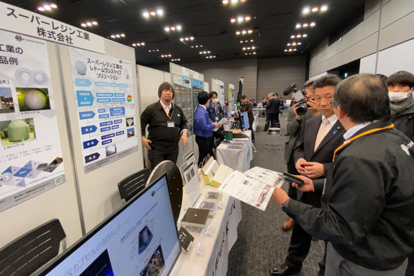 防衛産業参入促進展への出席