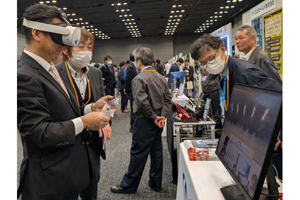 防衛産業参入促進展への出席