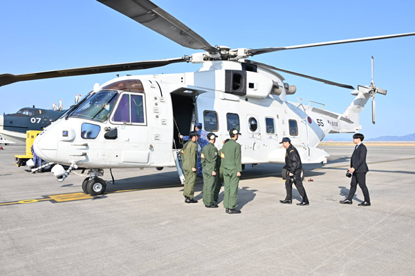 呉地方総監部、岩国航空基地