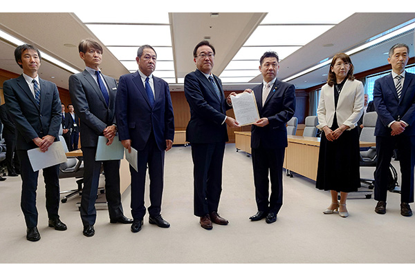 横田基地周辺市町基地対策連絡会構成市町長からの要請