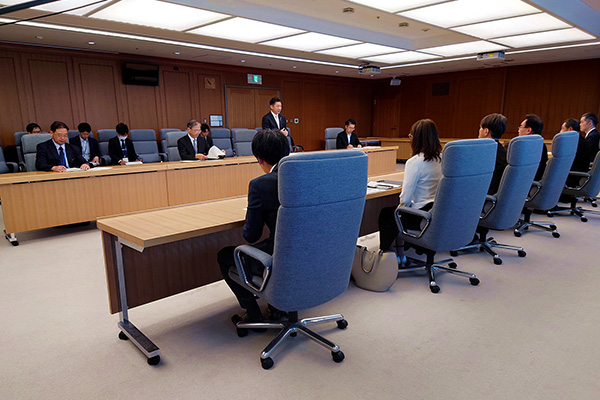 横田基地周辺市町基地対策連絡会構成市町長からの要請