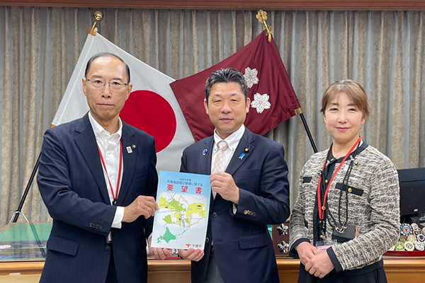 北海道千歳市長及び同市議会議長からの表敬