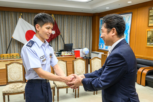 ベトナムに対する能力構築支援（航空気象）のため派遣される隊員への激励
