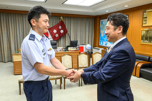 ベトナムに対する能力構築支援（航空気象）のため派遣される隊員への激励