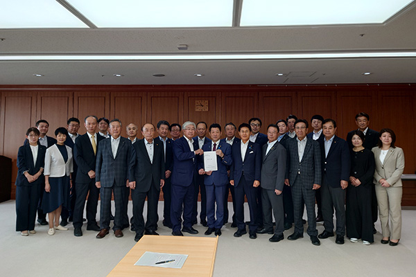 弘前市議会議員有志による防衛議員連盟からの要請