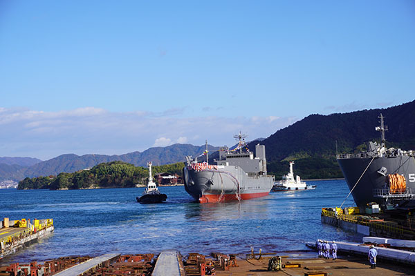 輸送艦「ようこう」命名式・進水式への出席