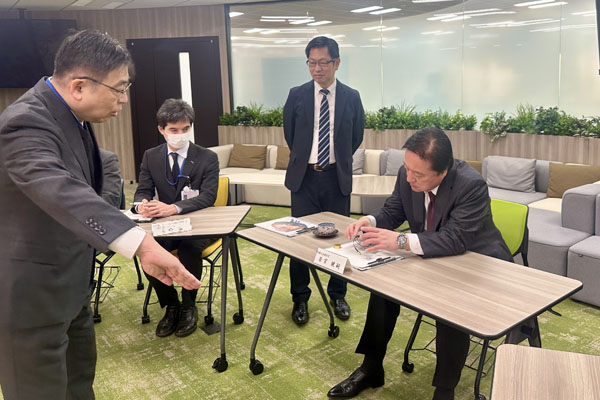 研究所視察