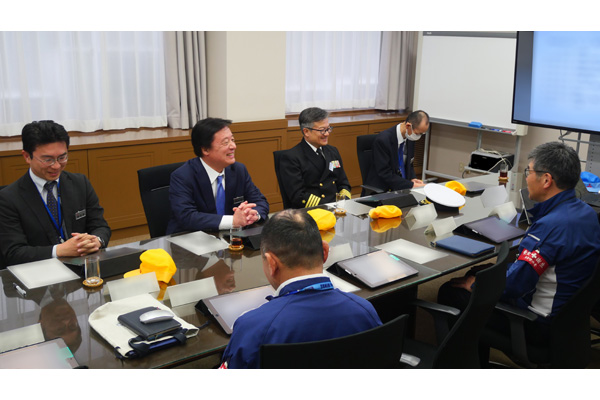 企業視察