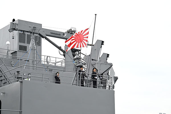 輸送艦「ようこう」引渡式・自衛艦旗授与式への出席