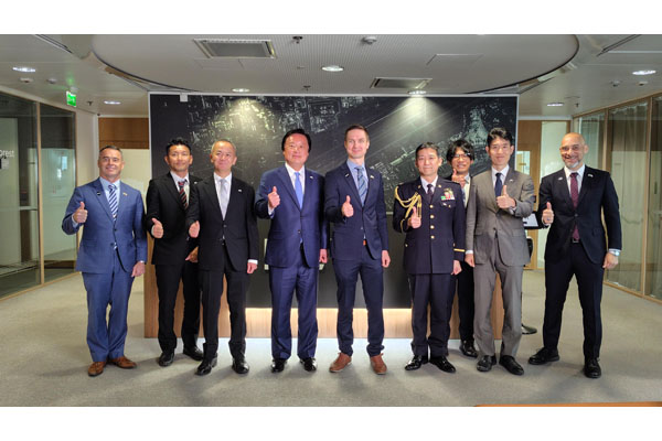 企業視察
