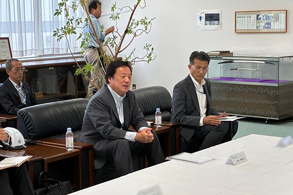 企業視察