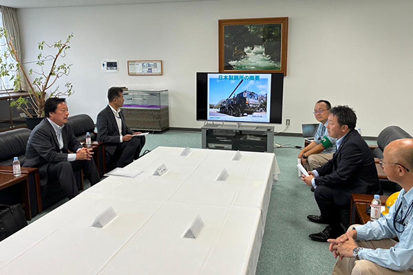 企業視察