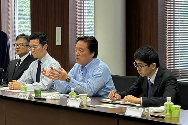 企業視察