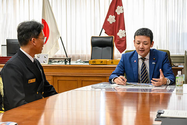 しらせ艦長による出国報告