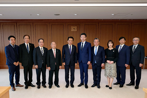 山口県岩国市議会岩国基地問題に関する議員連盟会長等からの表敬
