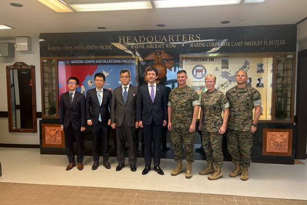 在沖米軍基地視察