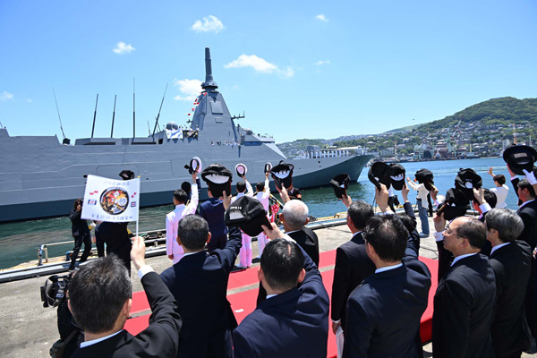 護衛艦「ながら」引渡式・自衛艦旗授与式