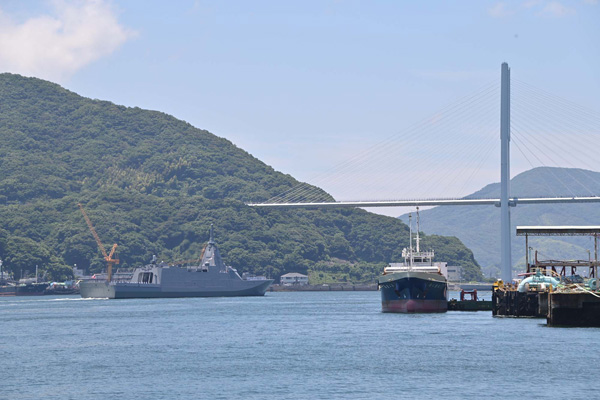護衛艦「ながら」引渡式・自衛艦旗授与式
