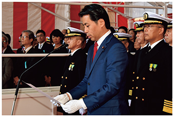 潜水艦「しょうりゅう」の進水式に出席した福田防衛大臣政務官（17（平成29）年11月）