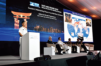 アジア太平洋海上防衛展示会（IMDEX）で講演する山村海幕長（19（令和元）年5月）