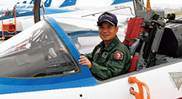 ブルーインパルスを率いる第11飛行隊長の福田2佐