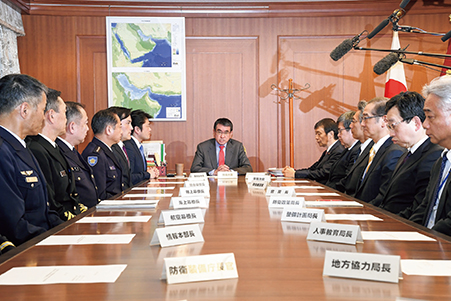 防衛大臣室で行われた幹部会議（20（令和2）年1月）
