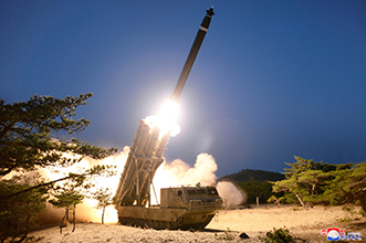 短距離弾道ミサイル発射の発表時（2020年3月）に北朝鮮が公表した画像【EPA＝時事】