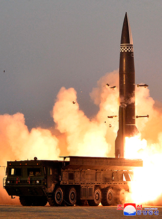 弾道ミサイル発射の発表時(2021年3月)に北朝鮮が公表した画像【AFP=時事】
