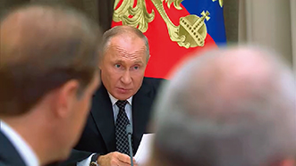 国防省および軍需企業の幹部との会議（2020年11月）において演説するプーチン大統領（2020年11月）【ロシア大統領府】