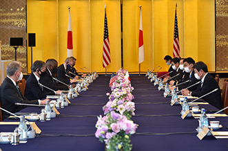 日米安全保障協議委員会(「2+2」)にオースティン米国防長官とともに参加する岸防衛大臣(2021年3月)