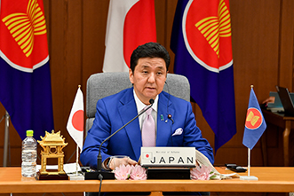 ADMMプラス創設10周年式典においてスピーチする岸防衛大臣(2020年12月)