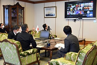 米海軍太平洋艦隊司令官主催多国間テレビ会議にオンライン参加する山村海幕長（2020年12月）