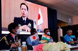 インド空軍主催空軍参謀長等会議にオンライン参加する井筒空幕長(2021年2月)