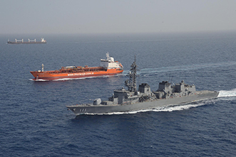 アデン湾における海賊対処行動に従事する護衛艦「おおなみ」(2020年6月)
