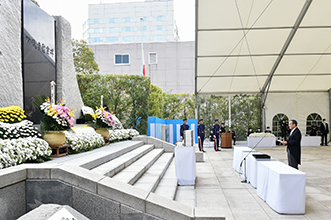 菅内閣総理大臣参列のもと行われた令和2年度自衛隊殉職隊員追悼式