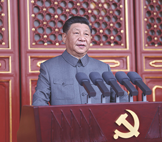 2021年7月の中国共産党創立100周年祝賀大会で演説をする習近平総書記【中国通信／時事通信フォト】