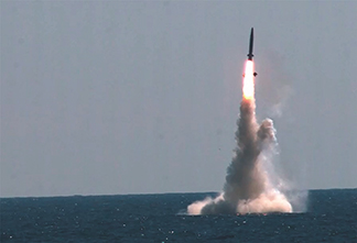 韓国が実施したSLBM発射試験（2021年9月15日）【AFP＝時事】