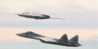 第5世代戦闘機と共同飛行する大型攻撃用無人機「オホートニク」【ロシア国防省】