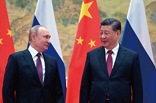 露中首脳会談におけるプーチン大統領と習近平国家主席(2022年2月4日、北京)【AFP=時事】